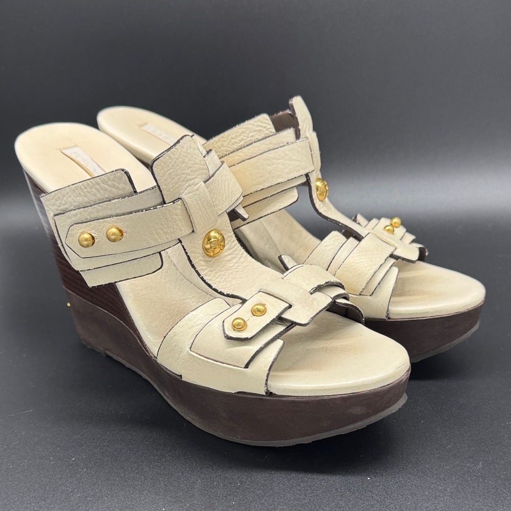 BCBGMaxAzria Cream Leather Platform Wedge Sandals with Gold Studs Sz 9